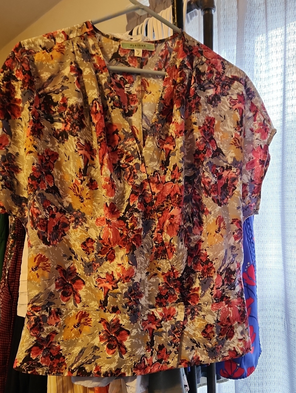 Pleione Floral V-Neck Short Sleeve Blouse in Pink and Gold